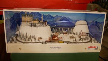Christmas diorama in Z-scale.